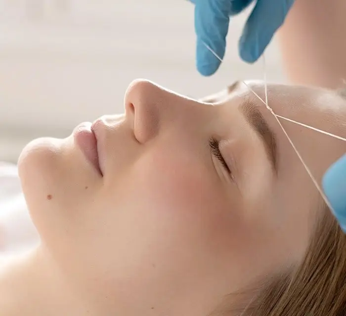 Depilación de cejas con hilo en Valencia