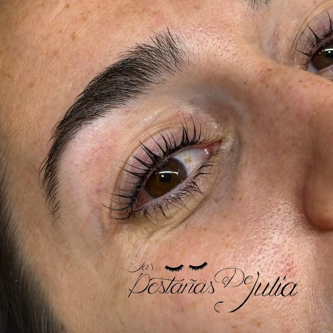 Cuida tus extensiones de pestañas