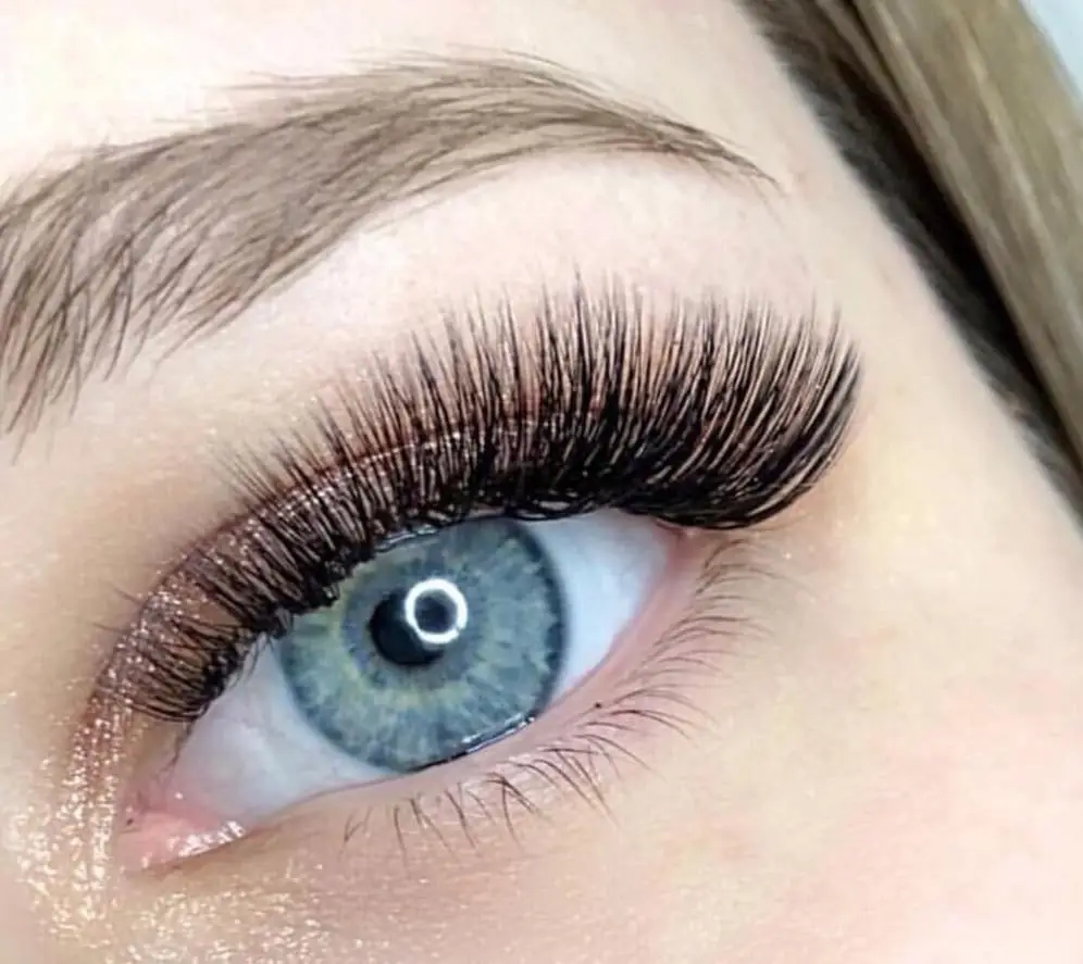 Extensiones de pestañas con efecto ojo de gato