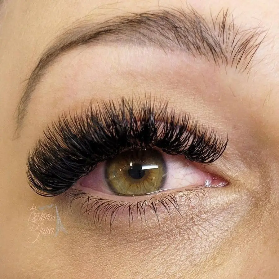 Extensiones de pestañas volumen ruso