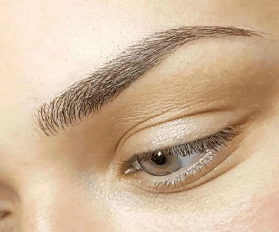Cejas con microblading natural