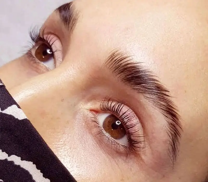 Tendencias en cejas: estilos que siguen funcionando